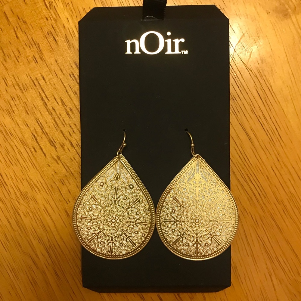 💛 nOir Gold Sparkly Teardrop Filigree Earrings